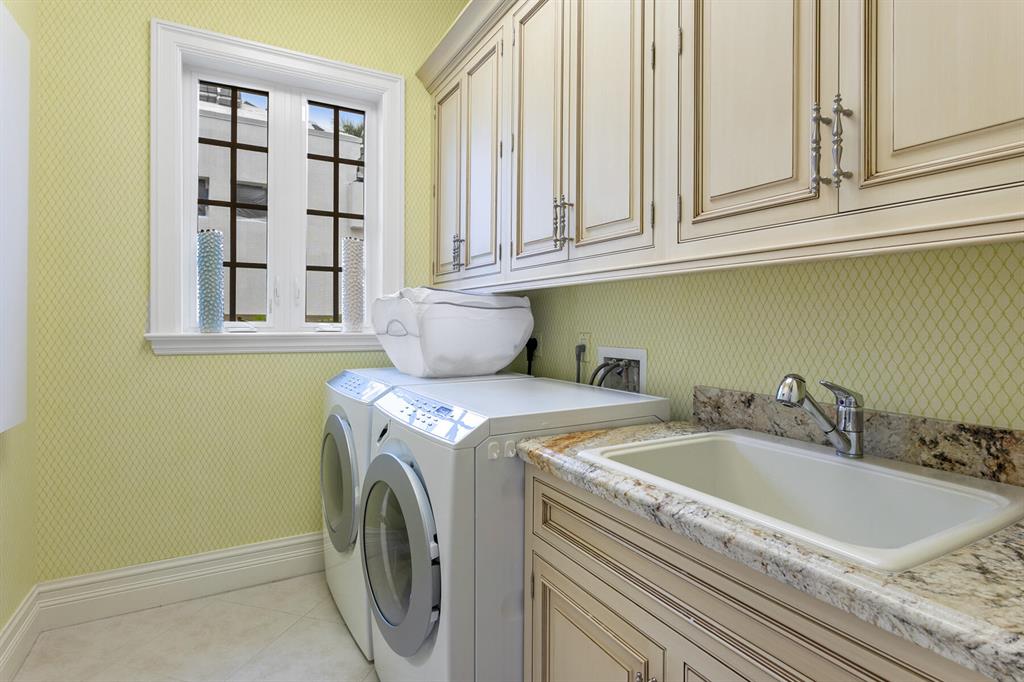 ADMIRALS COVE - Residential