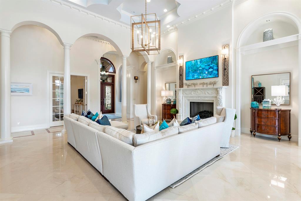 ADMIRALS COVE - Residential