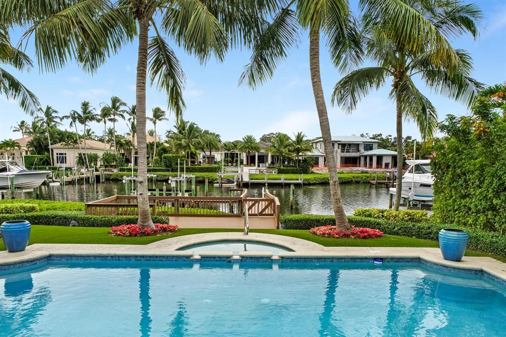 ADMIRALS COVE - Residential