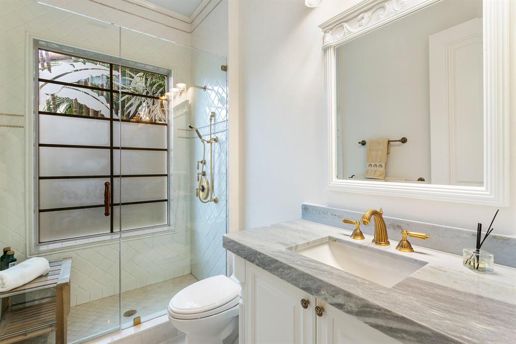 ADMIRALS COVE - Residential