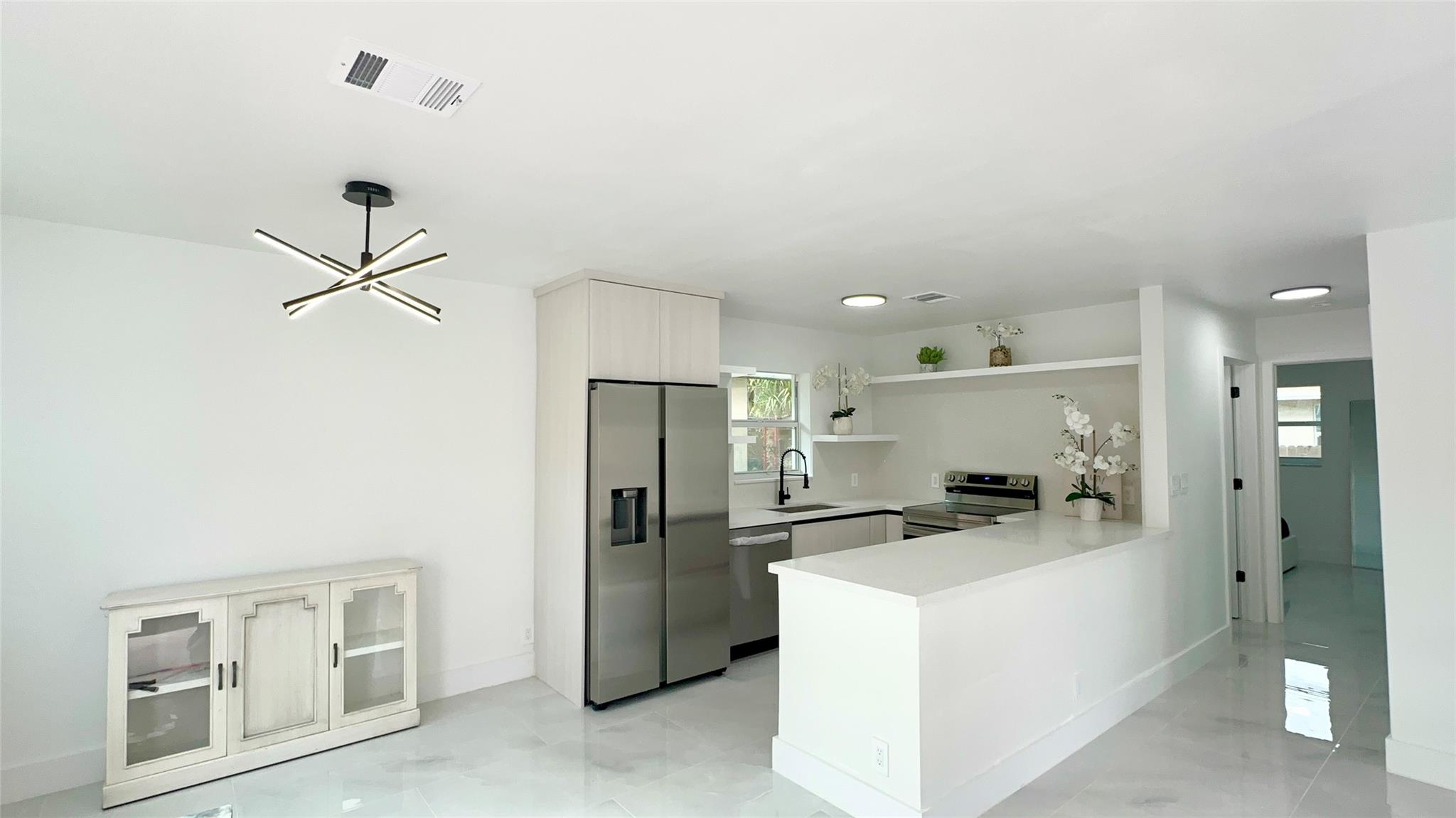 Hollywood Park 4-19 B - Residential Lease