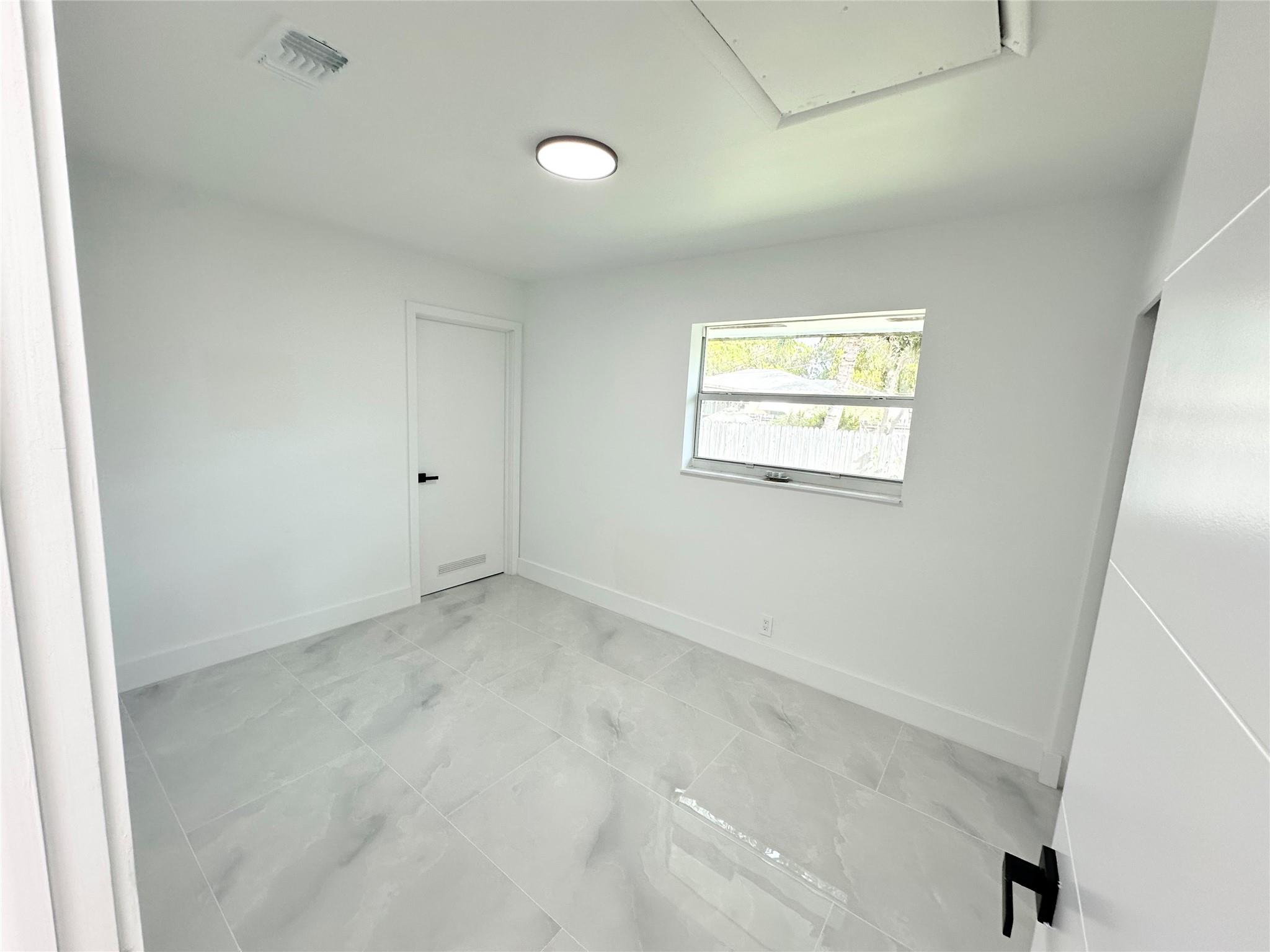 Hollywood Park 4-19 B - Residential Lease