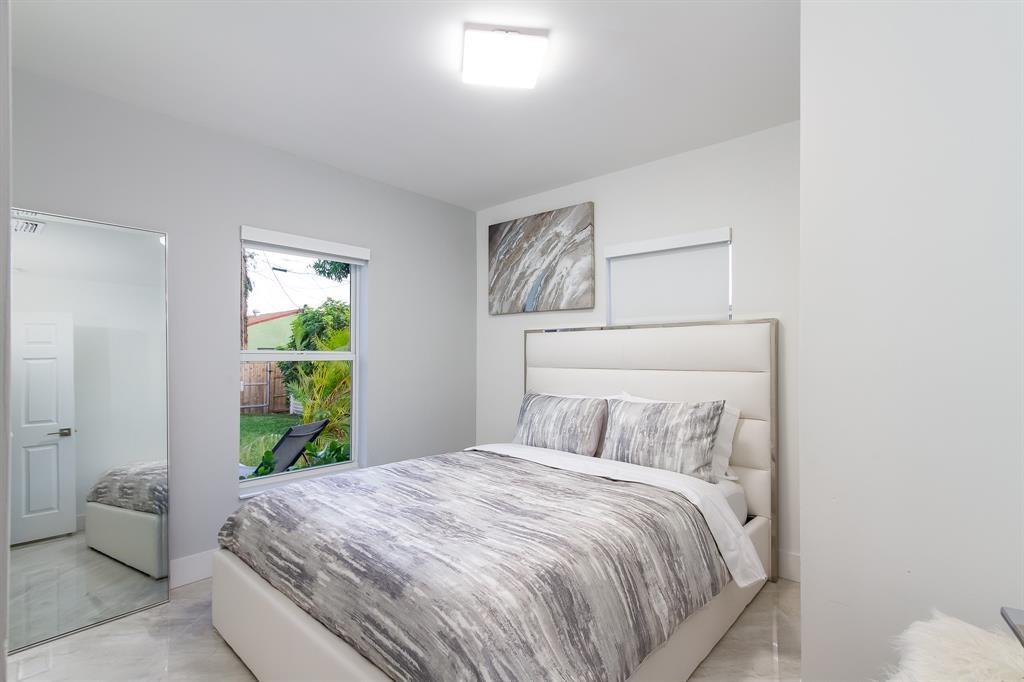 Hollywood Park 4-19 B - Residential Lease