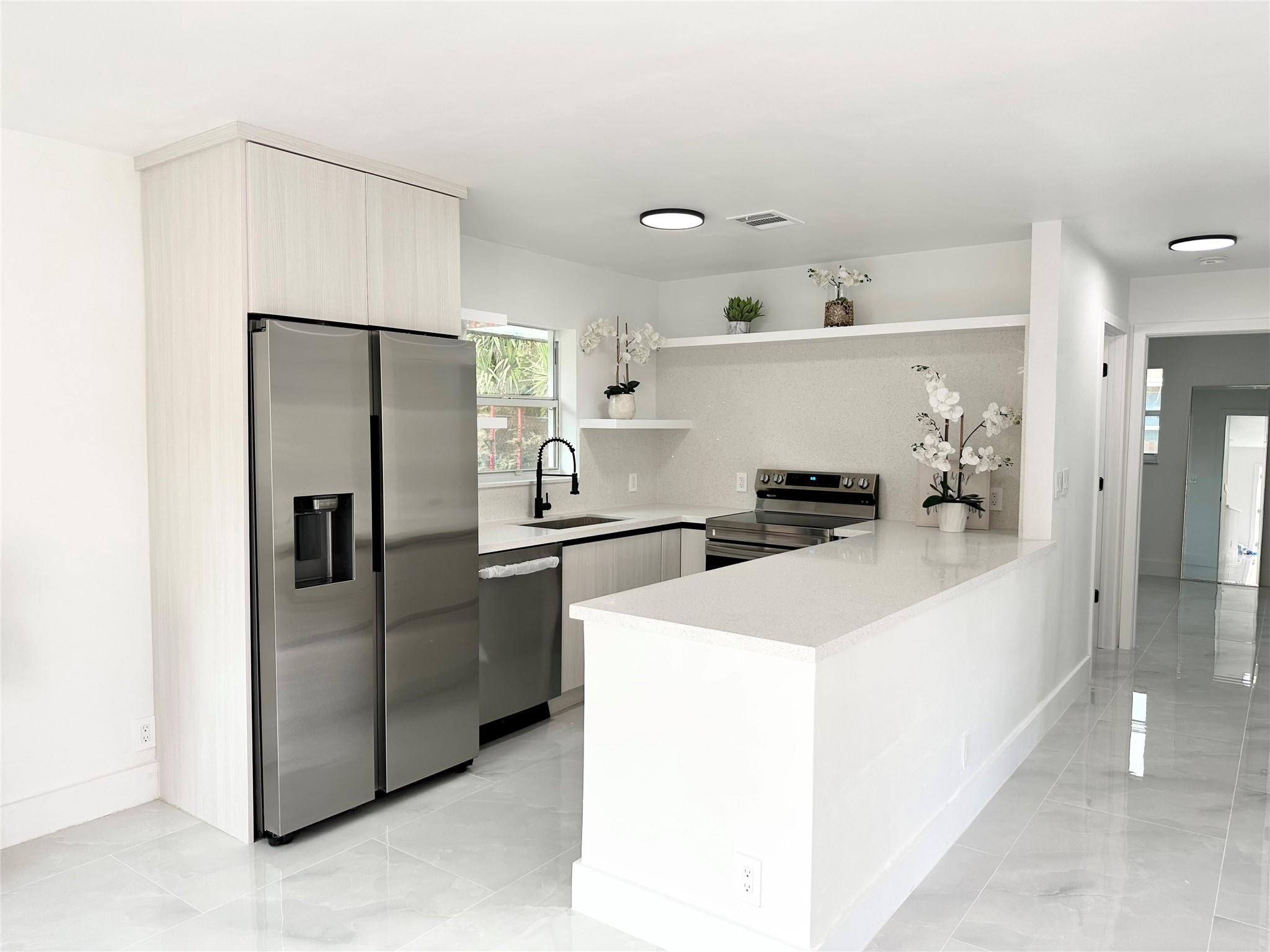 Hollywood Park 4-19 B - Residential Lease