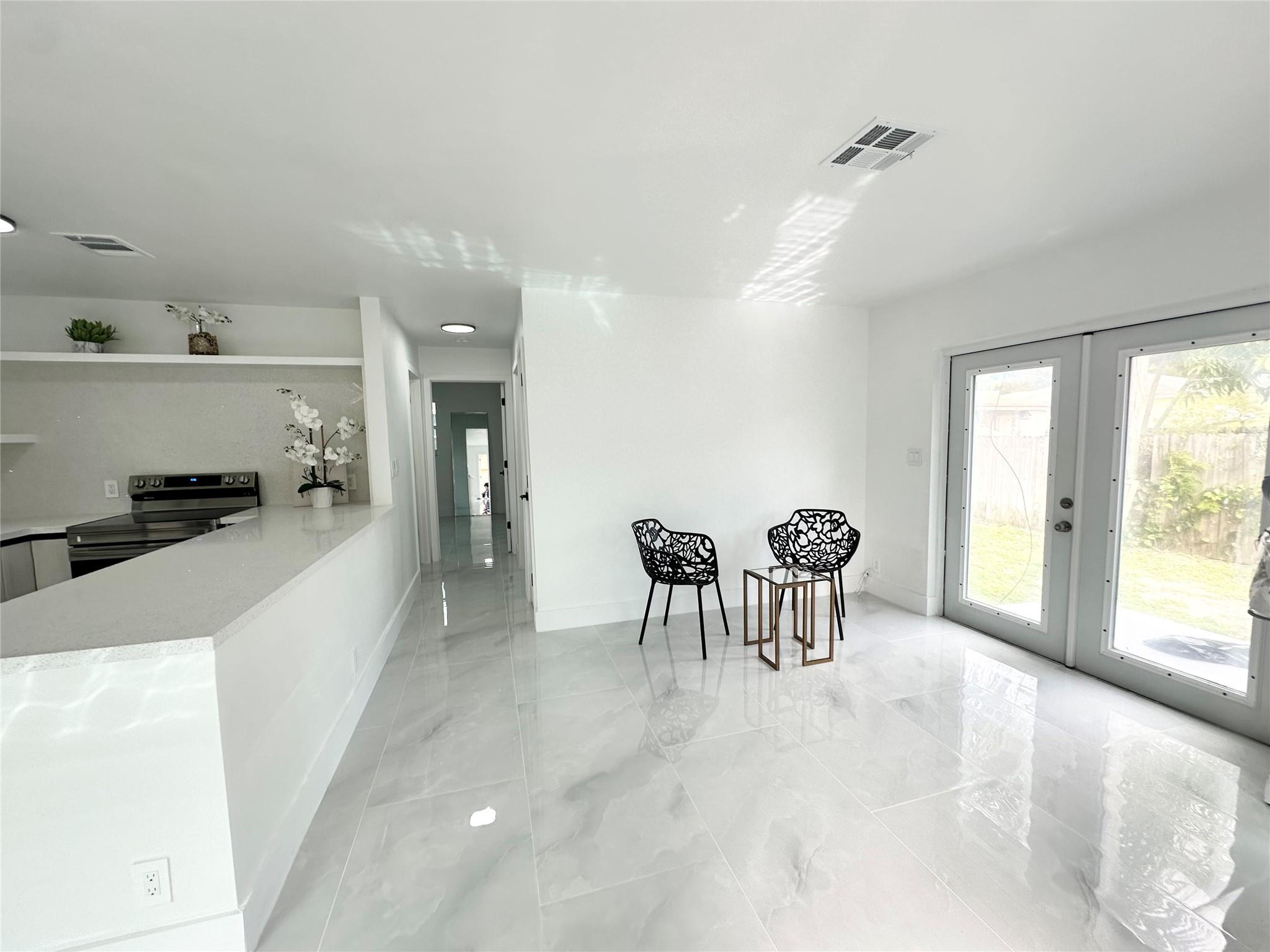 Hollywood Park 4-19 B - Residential Lease