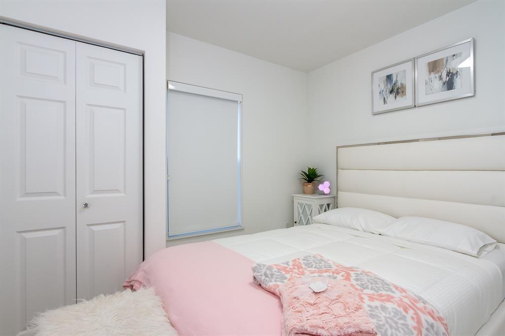 Hollywood Park 4-19 B - Residential Lease