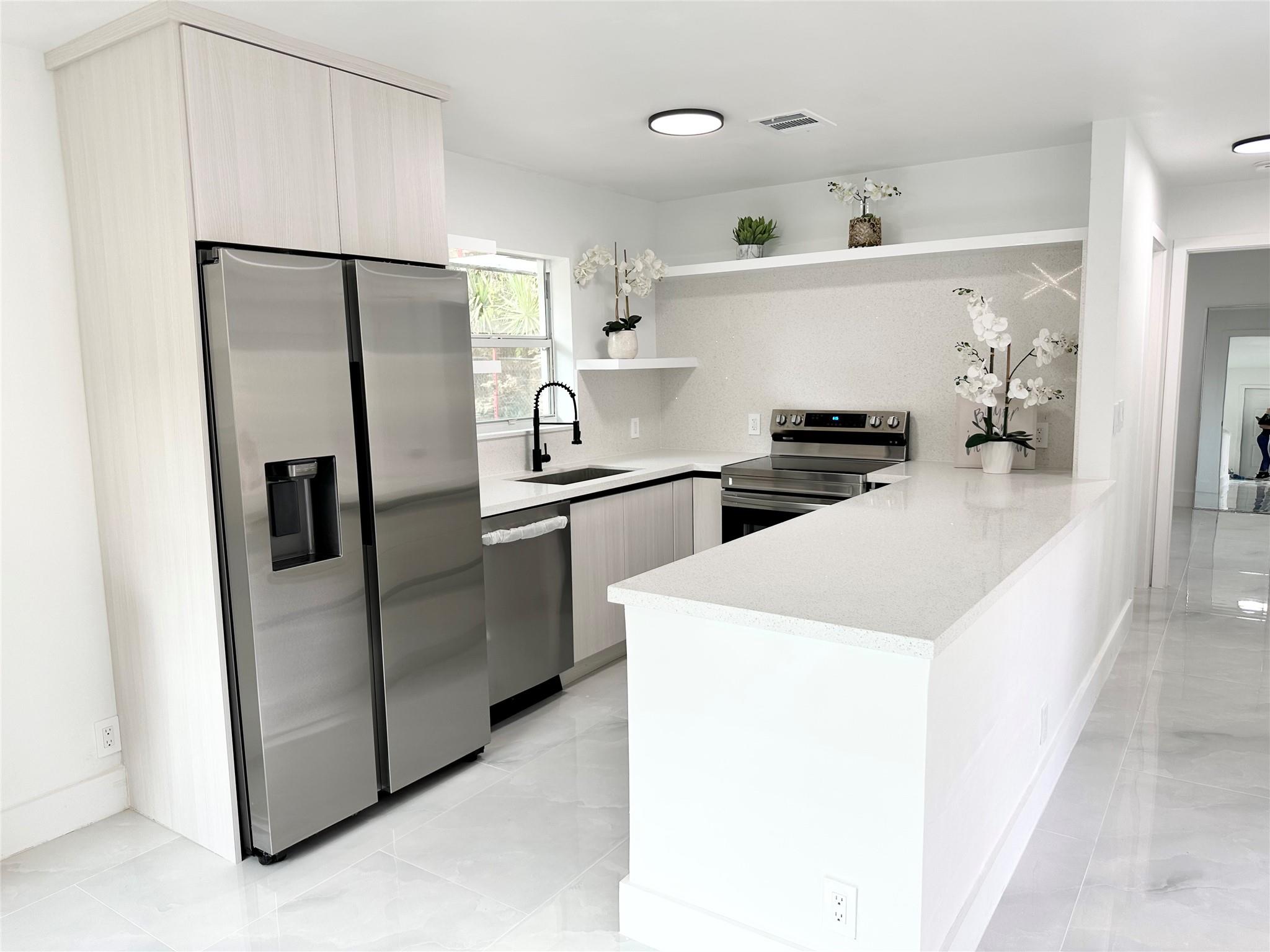 Hollywood Park 4-19 B - Residential Lease