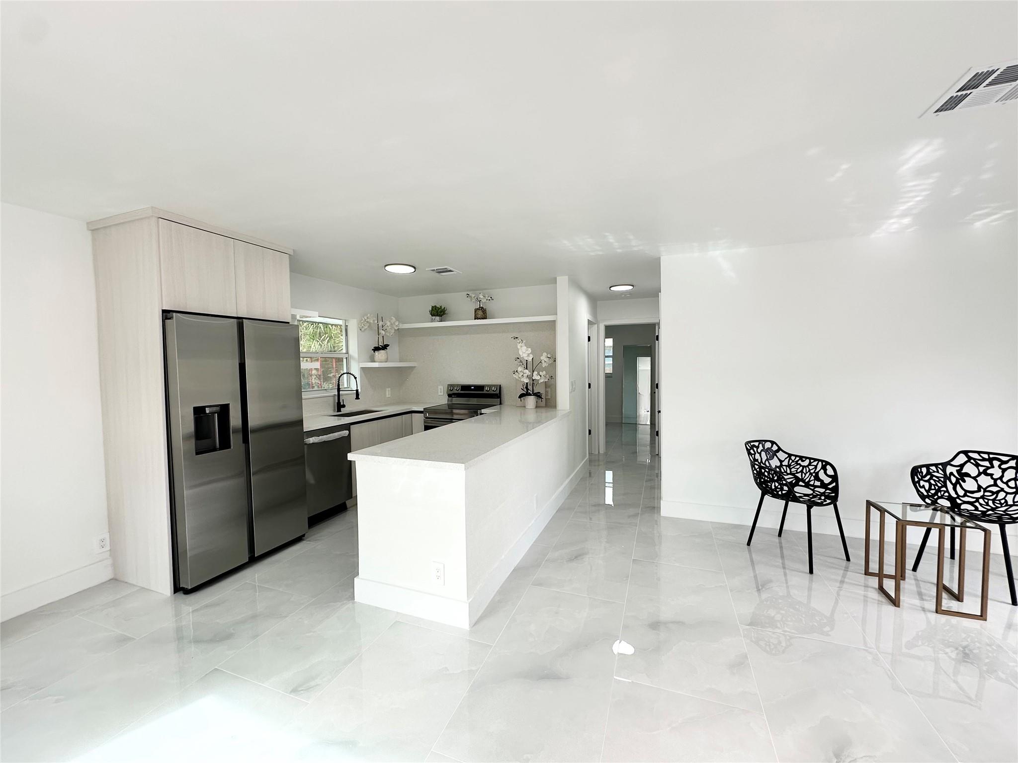 Hollywood Park 4-19 B - Residential Lease