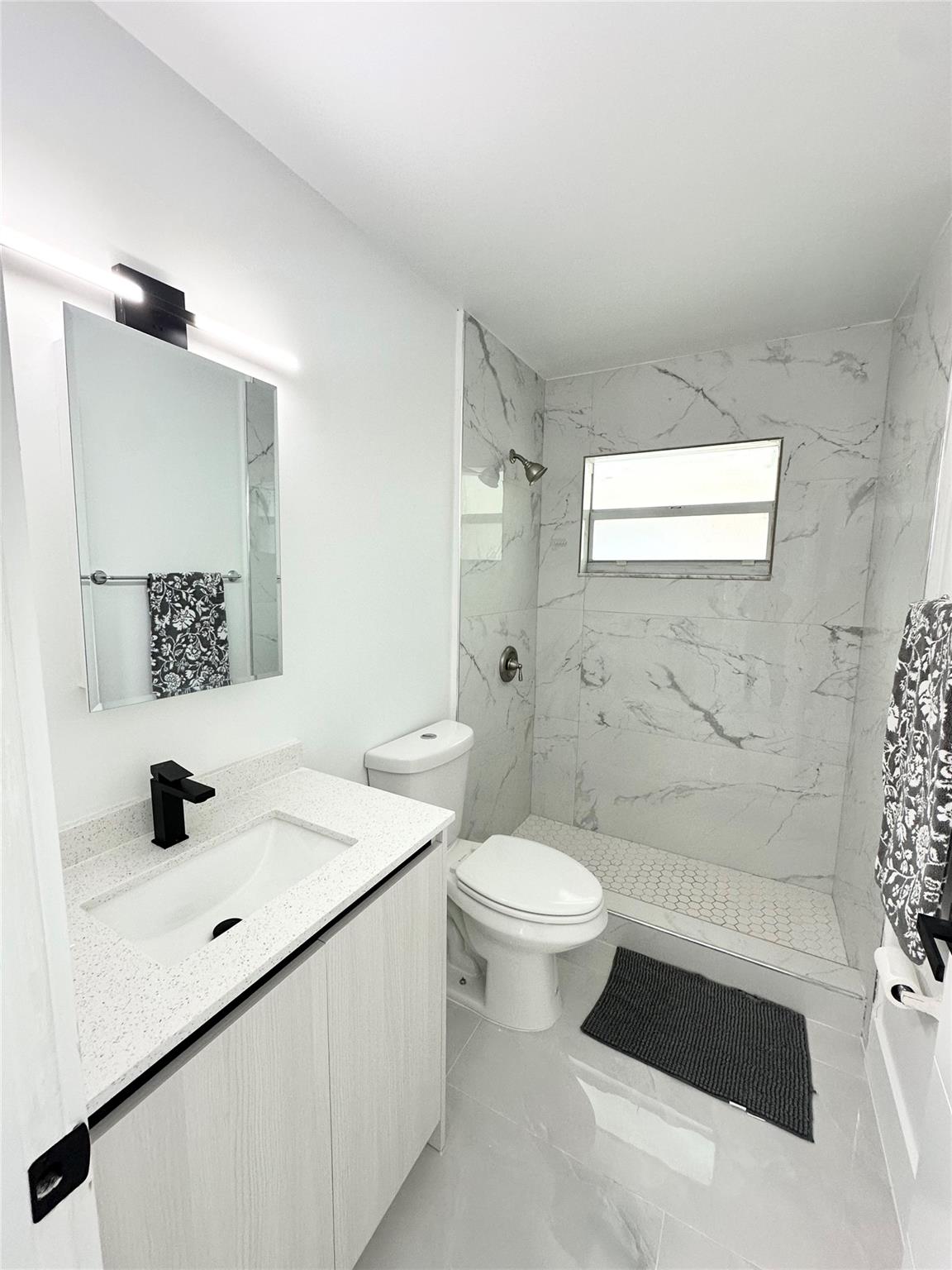 Hollywood Park 4-19 B - Residential Lease