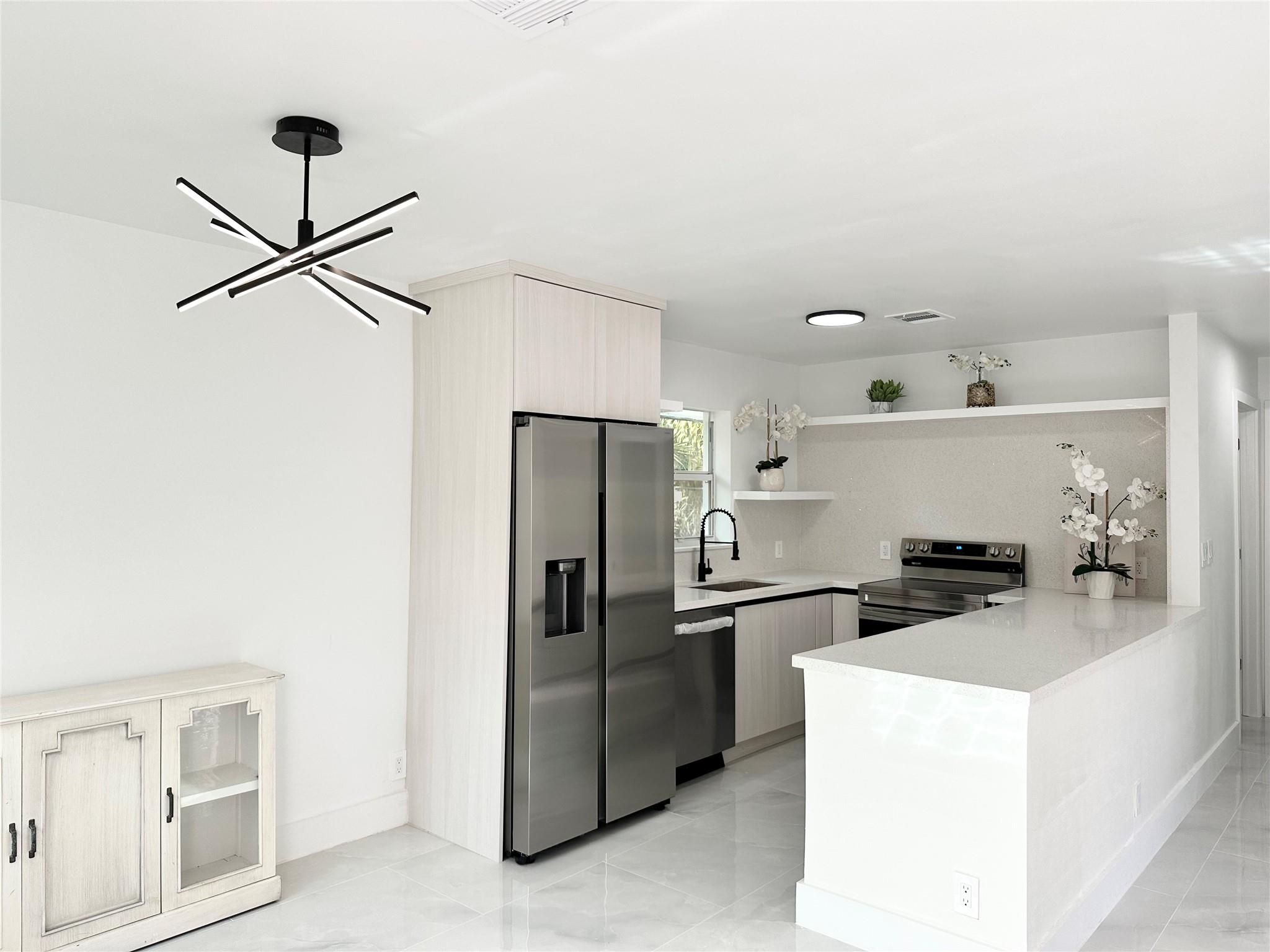 Hollywood Park 4-19 B - Residential Lease