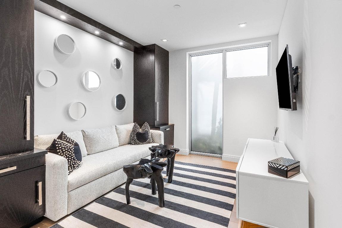 SEAGATE YACHT CLUB - Residential