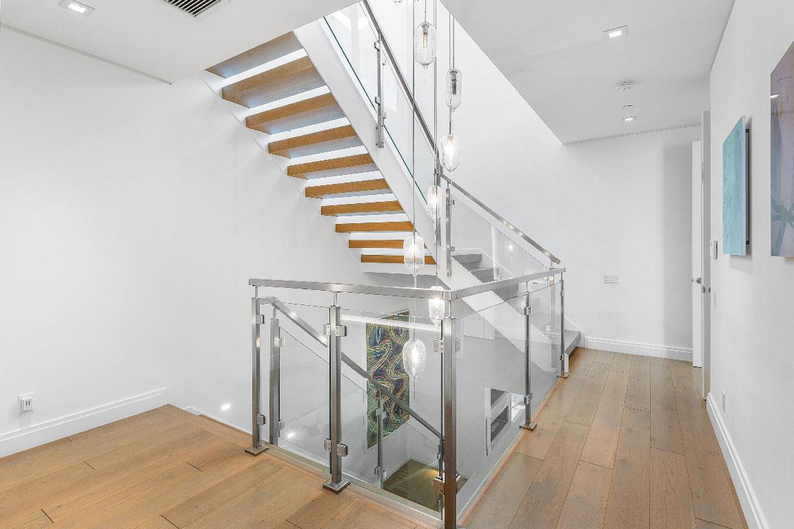 SEAGATE YACHT CLUB - Residential