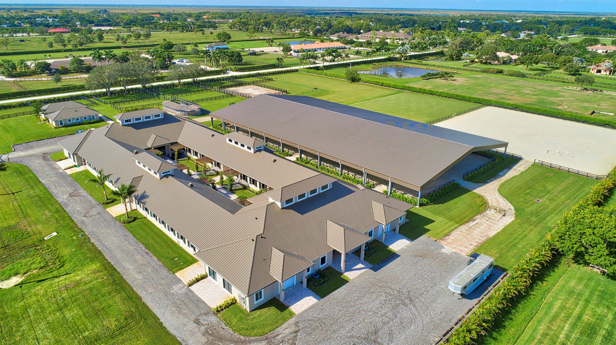 Horse Stall Rentals. Monthly off-season is $ 1,700 per month per stall. Monthly in season is $ 2,860 per month per stall. Annual is $ 2,100 per month per stall. Huge Covered Arena, paddocks, covered walker and more. Groom's quarters available at additional cost.