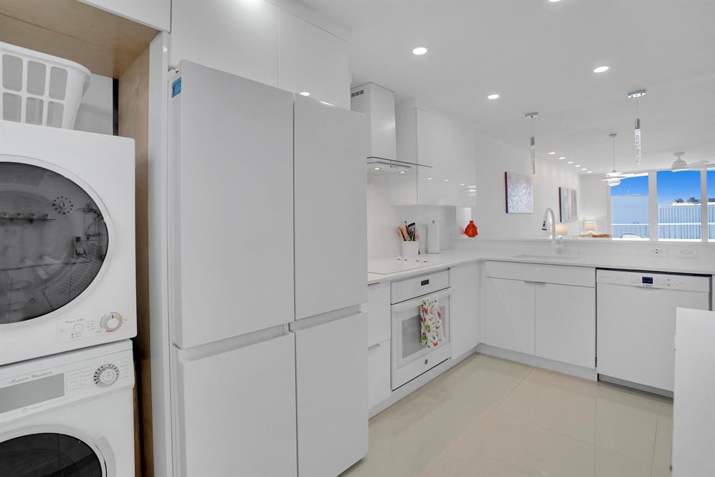 HORIZON EAST CONDO - Residential