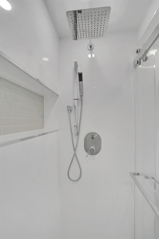 HORIZON EAST CONDO - Residential