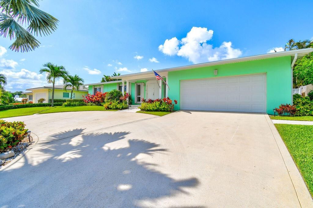 Photo of 420 Sunset Way, Juno Beach, FL 33408 (MLS # R10899210)