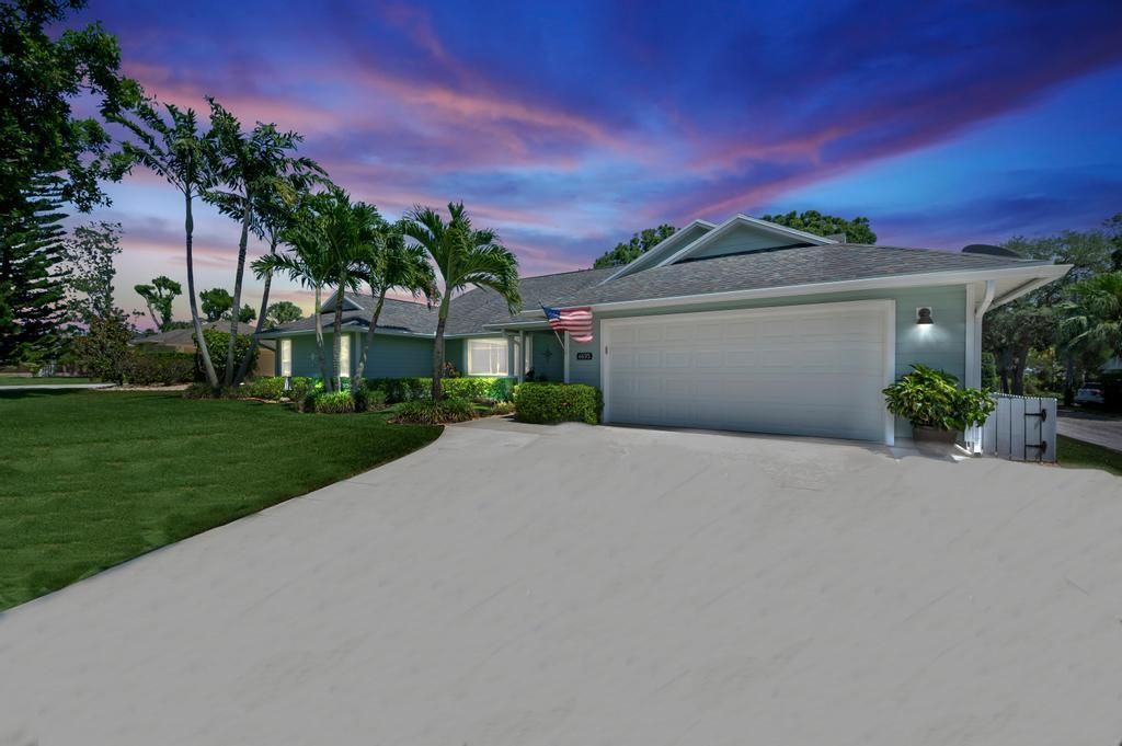Photo of 4695 SE Decker Lane, Stuart, FL 34997 (MLS # R10998307)