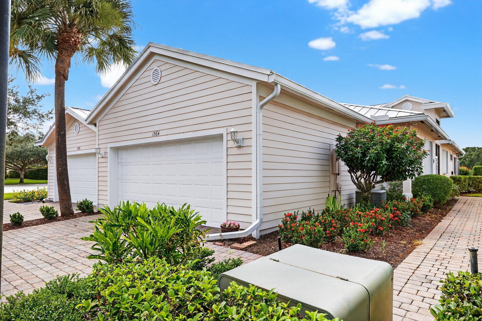 Stuart, Florida 34997, United States, 2 Bedrooms Bedrooms, ,2 BathroomsBathrooms,Residential,Pending,209496