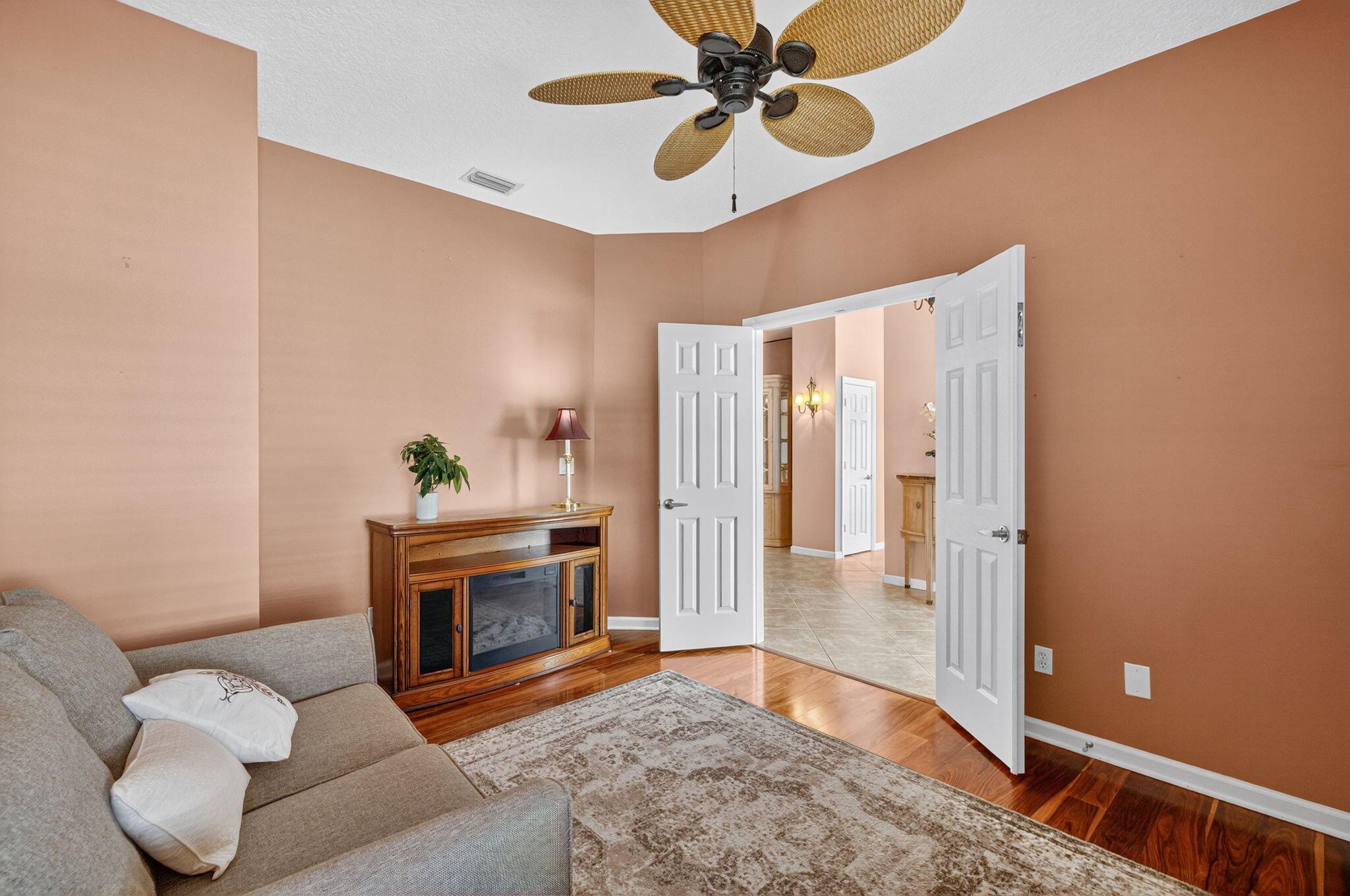 Stuart, Florida 34997, United States, 2 Bedrooms Bedrooms, ,2 BathroomsBathrooms,Residential,Pending,209496