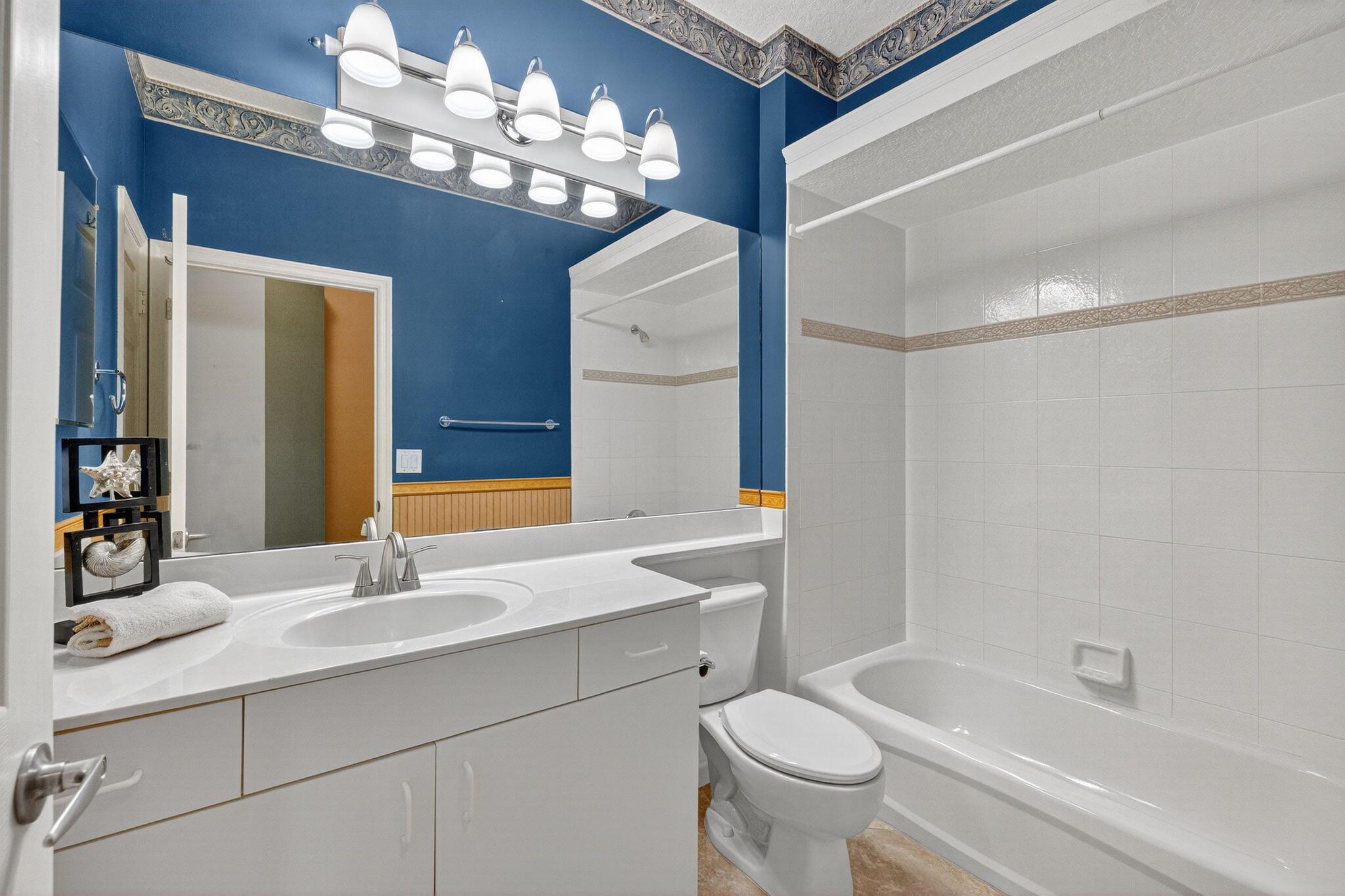 Stuart, Florida 34997, United States, 2 Bedrooms Bedrooms, ,2 BathroomsBathrooms,Residential,Pending,209496