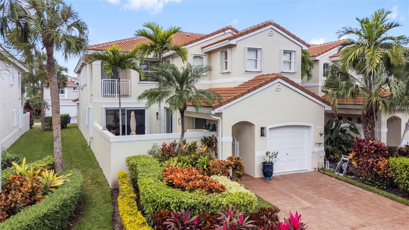 1554 Yellowheart Way 1554, Hollywood, FL, 33019/$649,000 4 1554 Yellowheart Way 1554