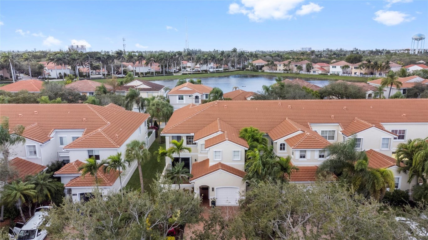 1554 Yellowheart Way 1554, Hollywood, FL, 33019/$649,000 3 1554 Yellowheart Way 1554