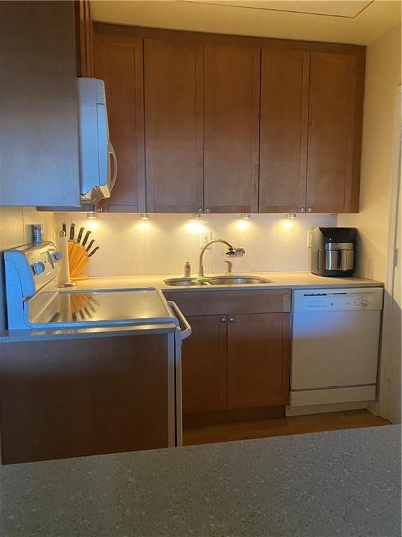 Imperial Point Colonnades - Residential
