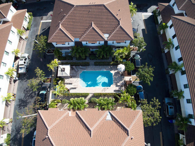 BAREFOOT BEACH VILLAS - Residential