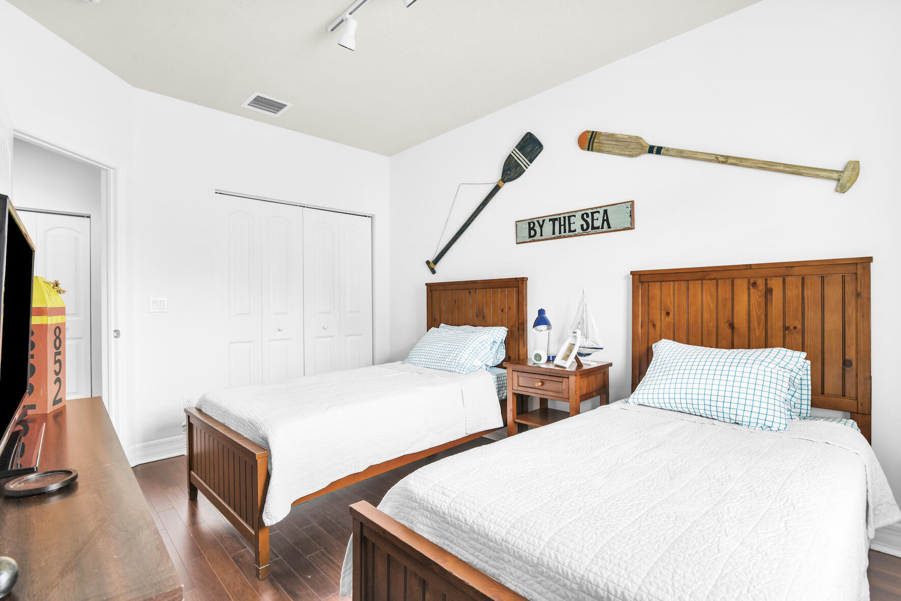 BAREFOOT BEACH VILLAS - Residential