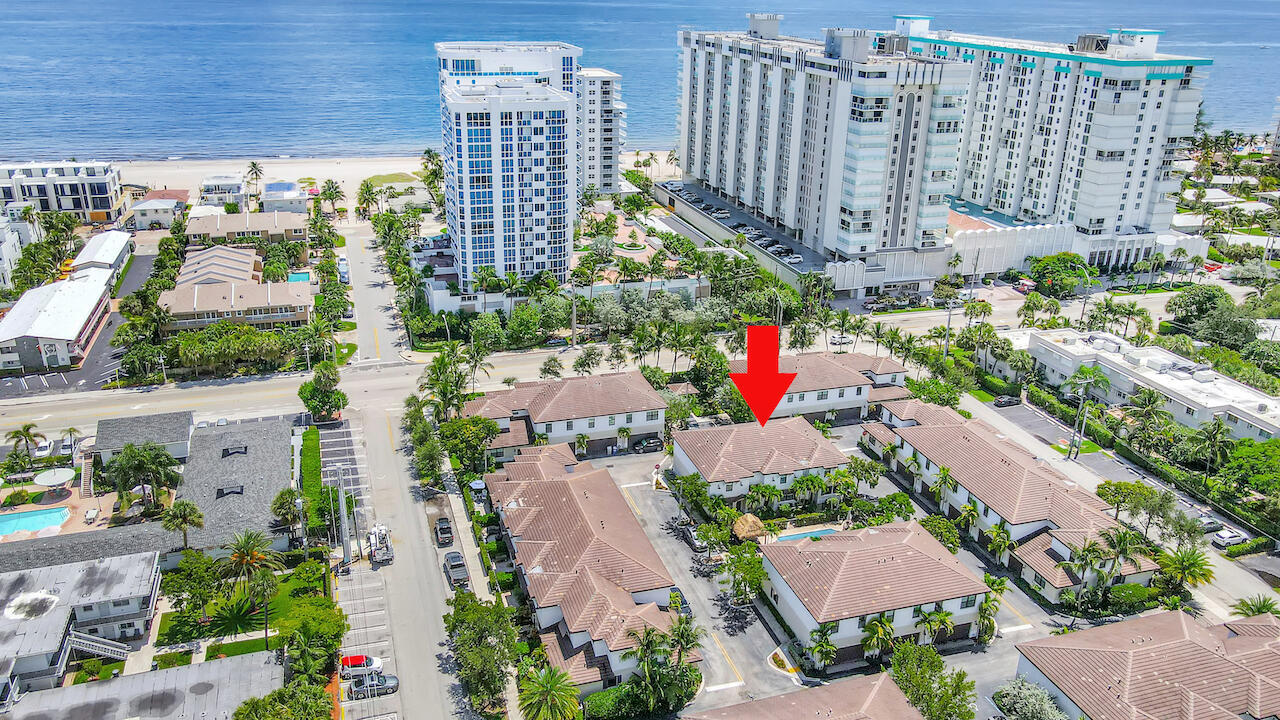 BAREFOOT BEACH VILLAS - Residential