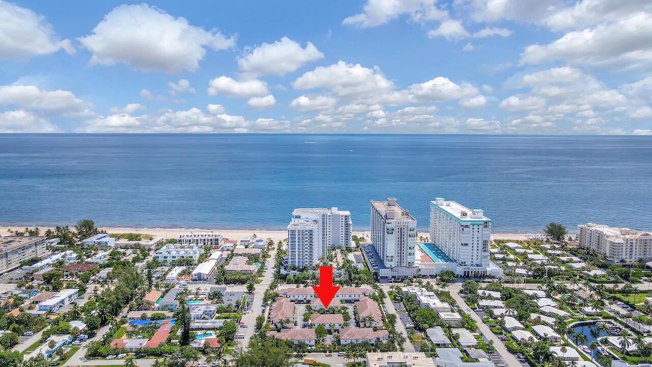 BAREFOOT BEACH VILLAS - Residential