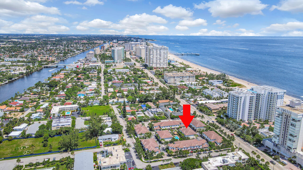 BAREFOOT BEACH VILLAS - Residential