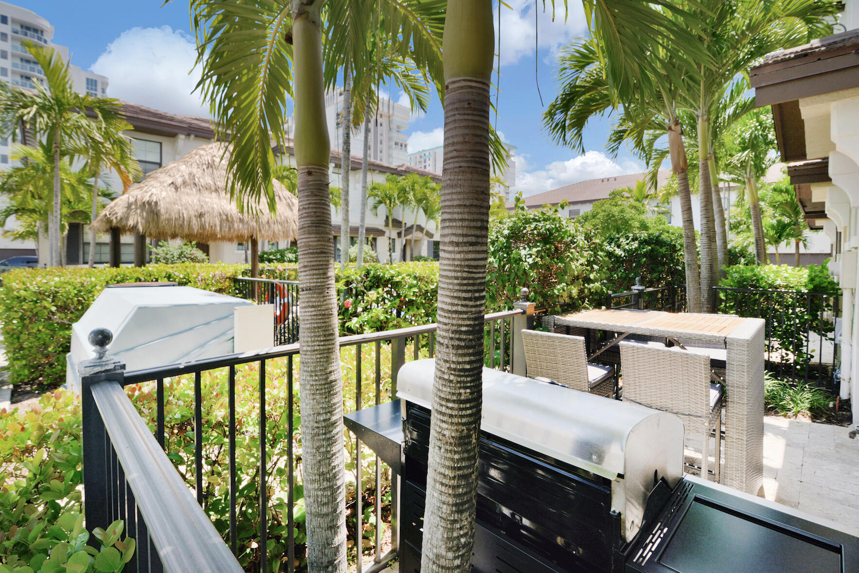 BAREFOOT BEACH VILLAS - Residential