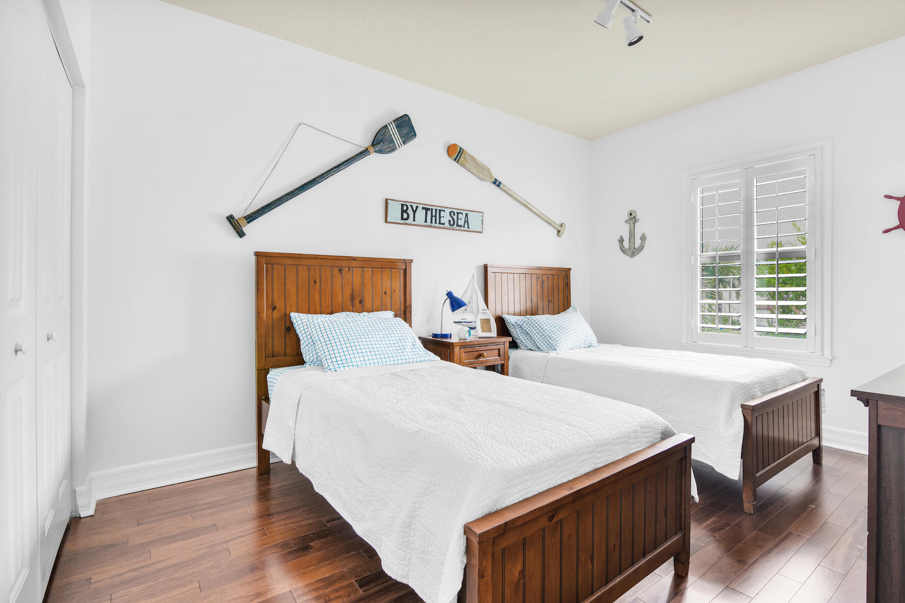 BAREFOOT BEACH VILLAS - Residential