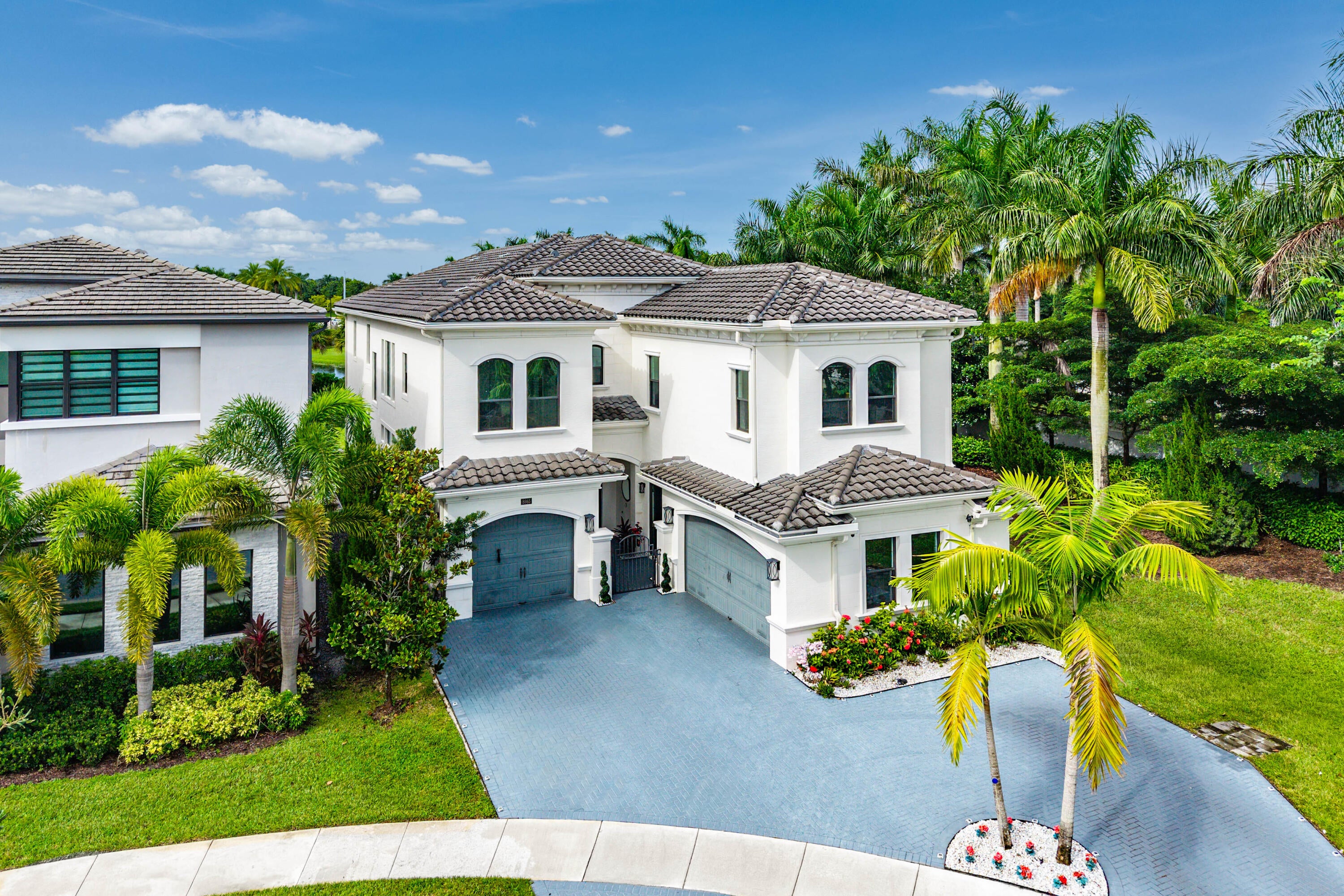 8985 CHAUVET Way
