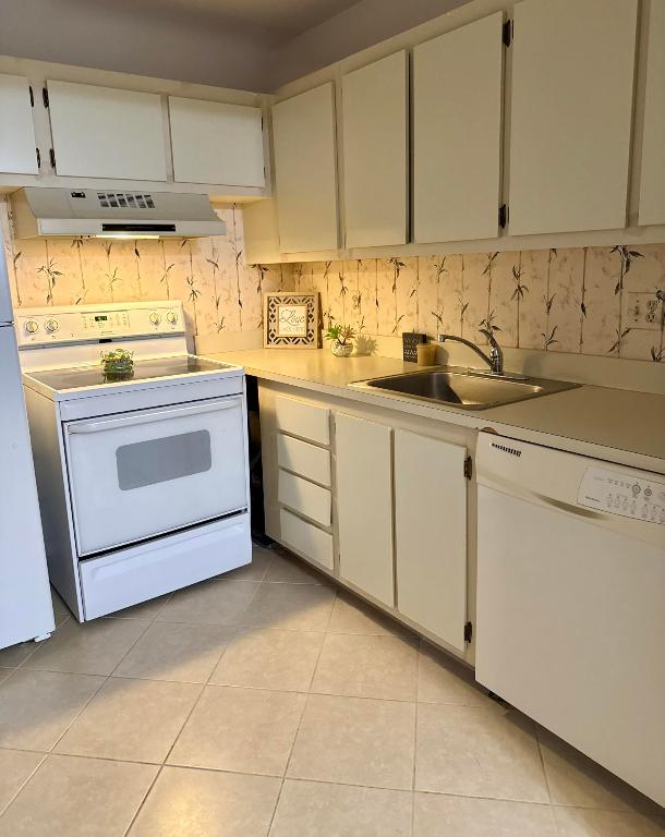 VILLAGE GREEN NO 4 COND - Residential Lease