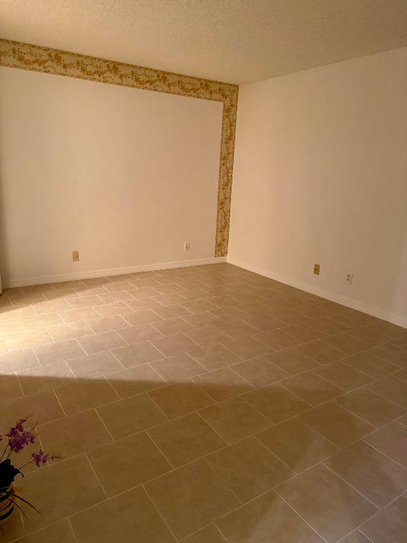 VILLAGE GREEN NO 4 COND - Residential Lease