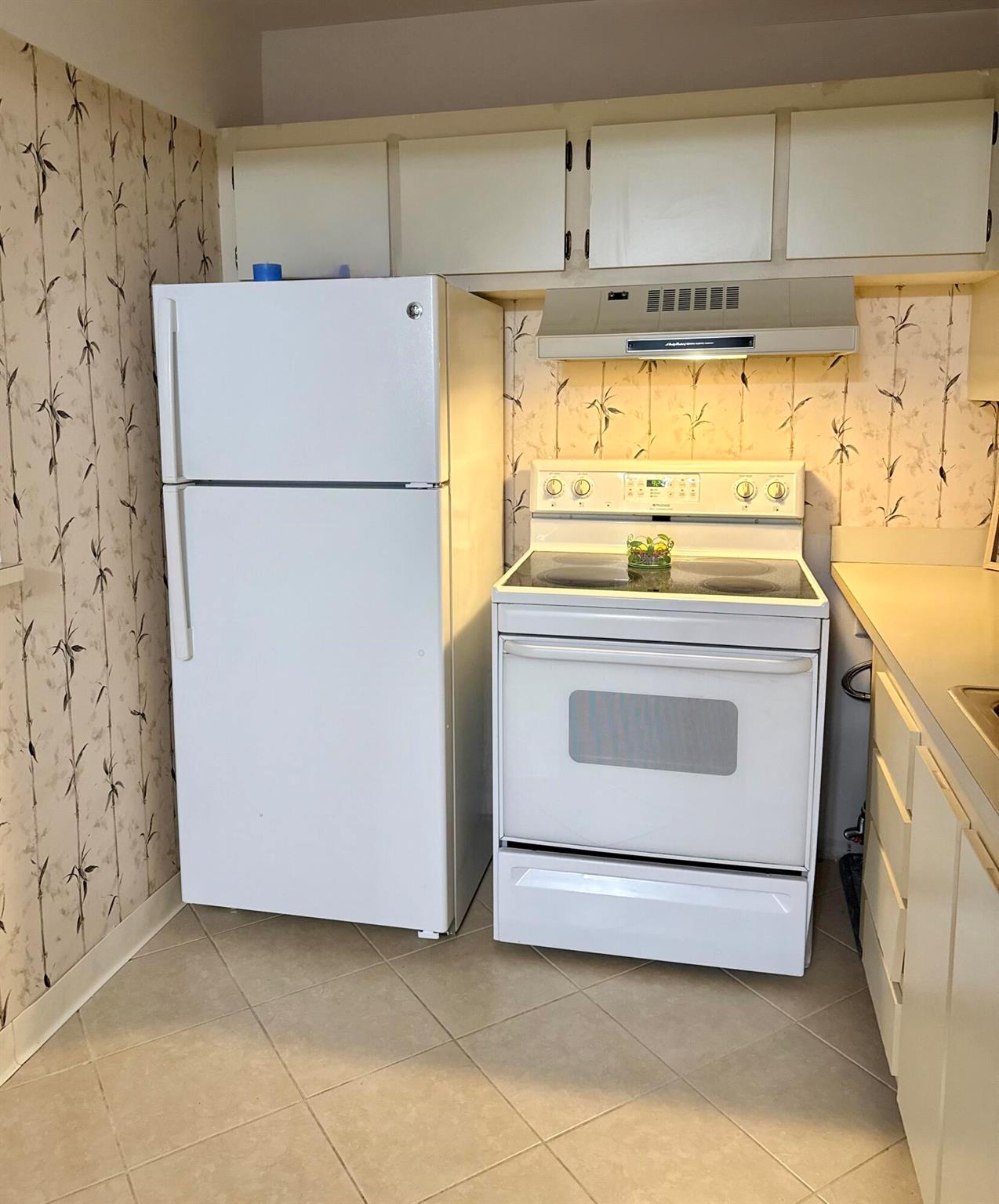 VILLAGE GREEN NO 4 COND - Residential Lease