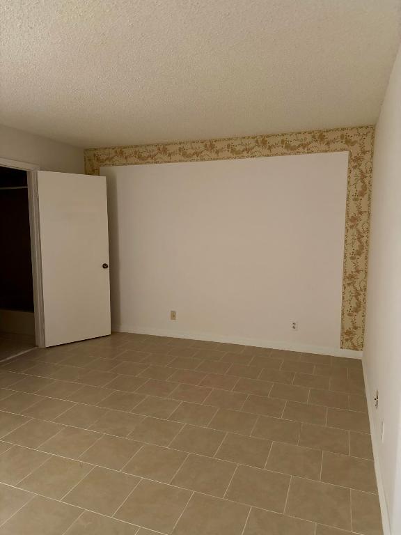 VILLAGE GREEN NO 4 COND - Residential Lease