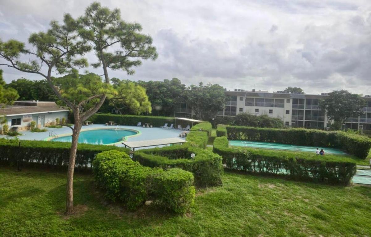 VILLAGE GREEN NO 4 COND - Residential Lease