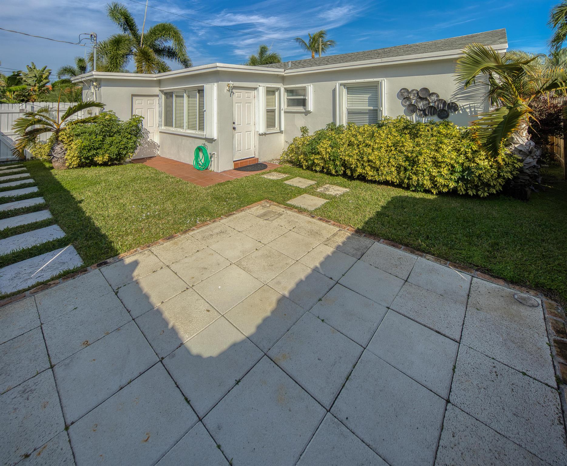 NORTH LAKE WORTH - Residential Lease