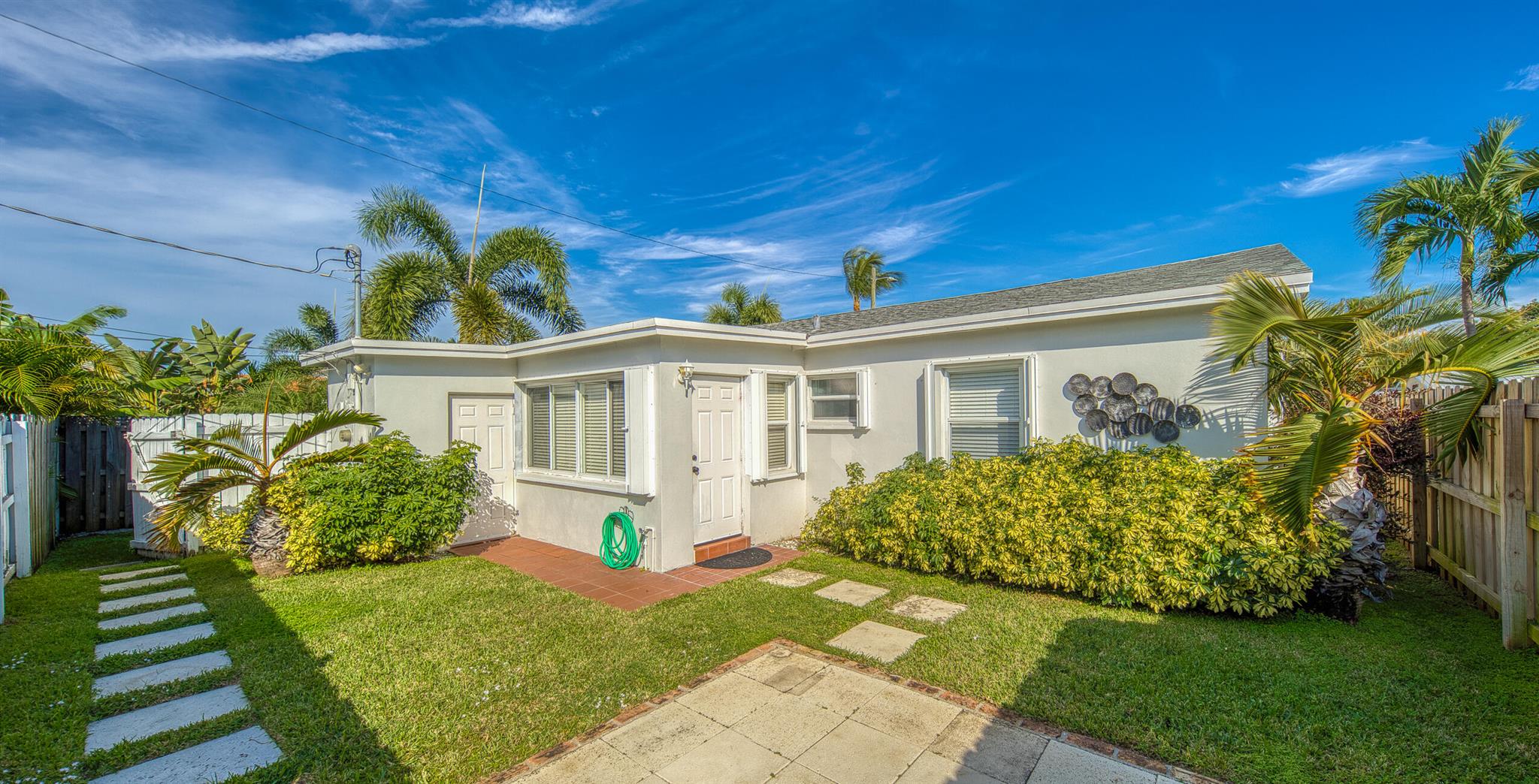 NORTH LAKE WORTH - Residential Lease