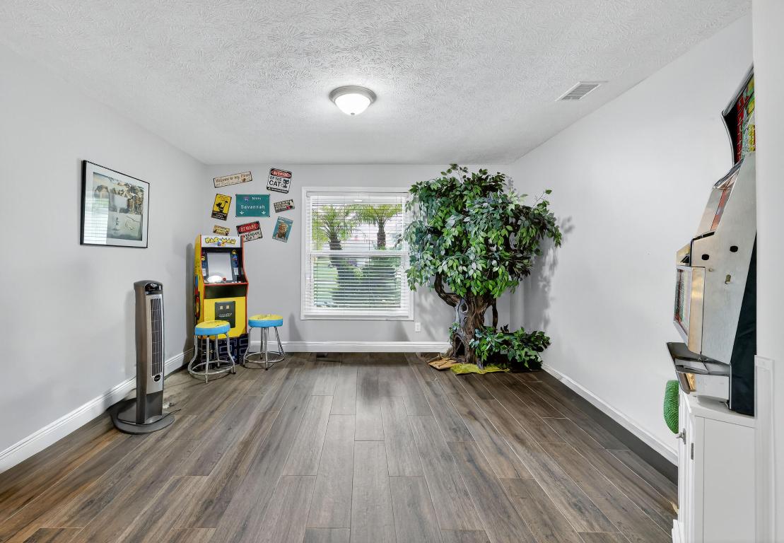 CORAL LAKES - Residential