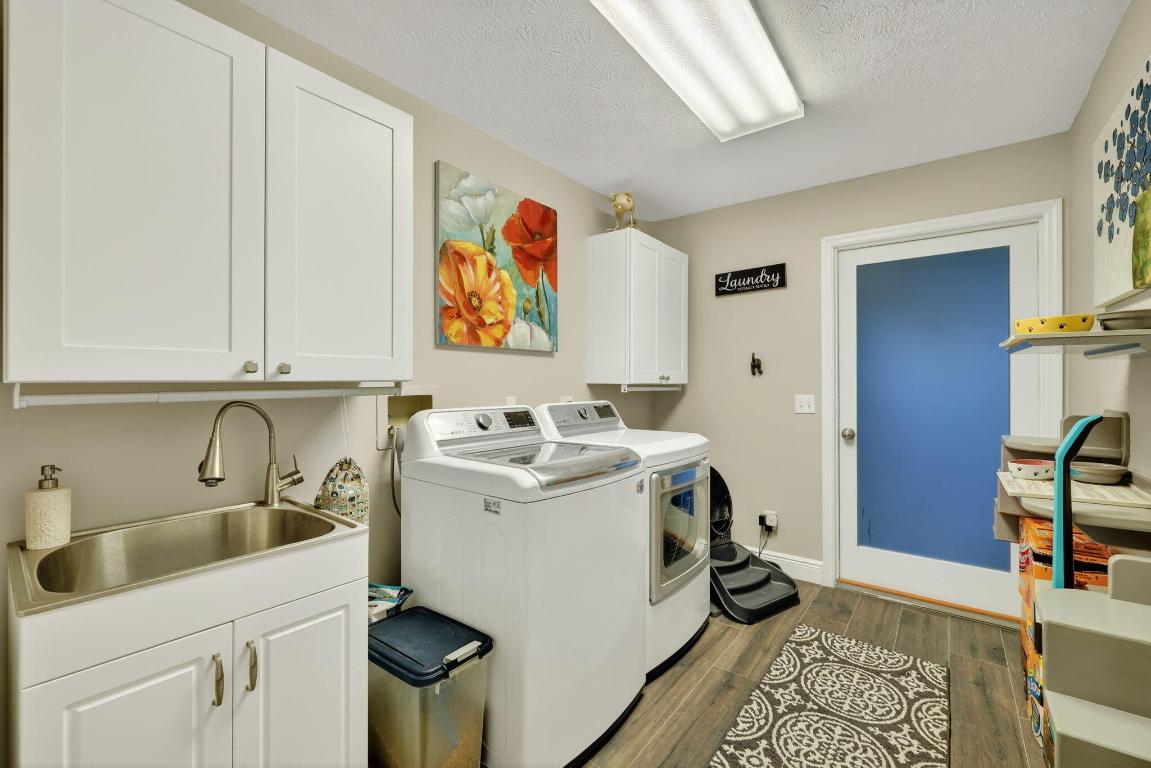 CORAL LAKES - Residential