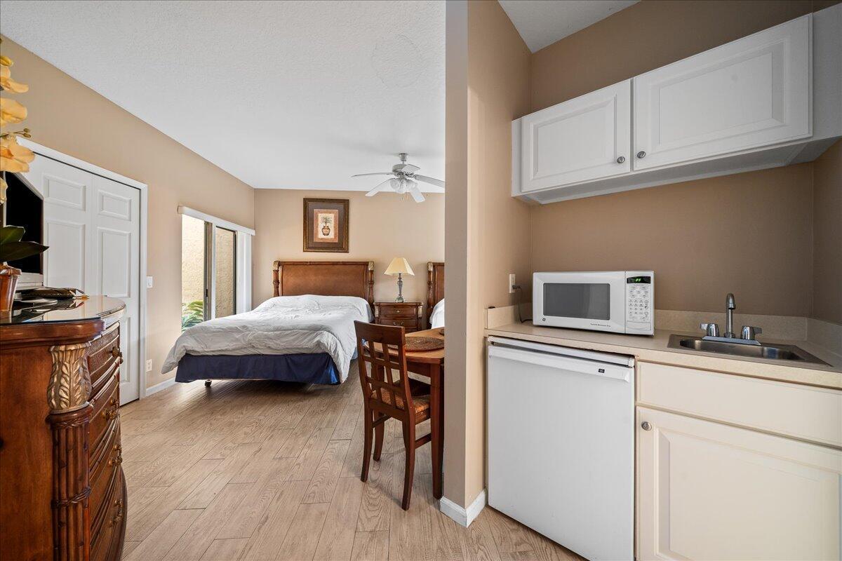 CASTLE PINES CONDOMINIUM - Residential Lease