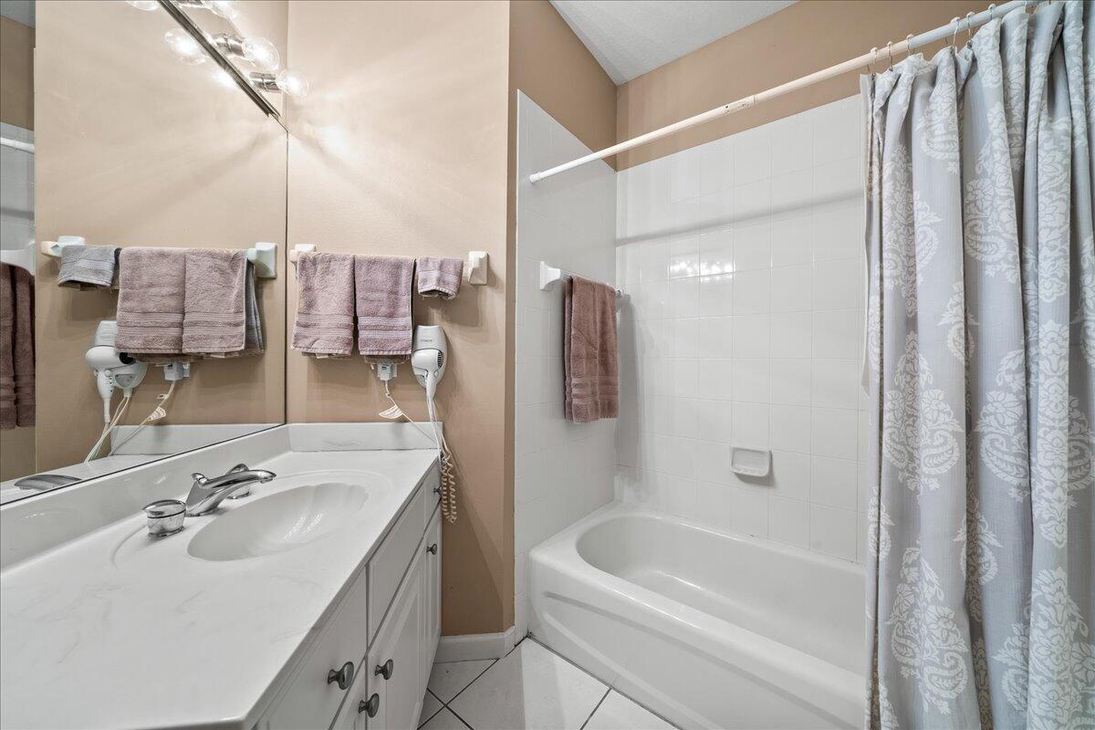 CASTLE PINES CONDOMINIUM - Residential Lease