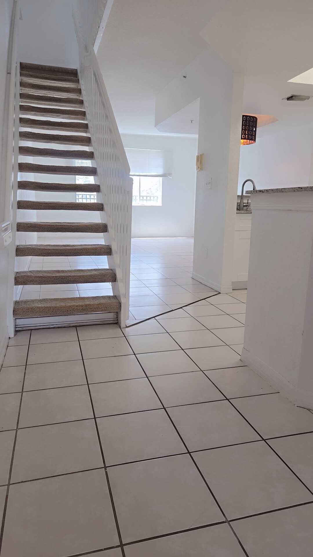 VILLAS DE TUSCANY CONDO - Residential Lease