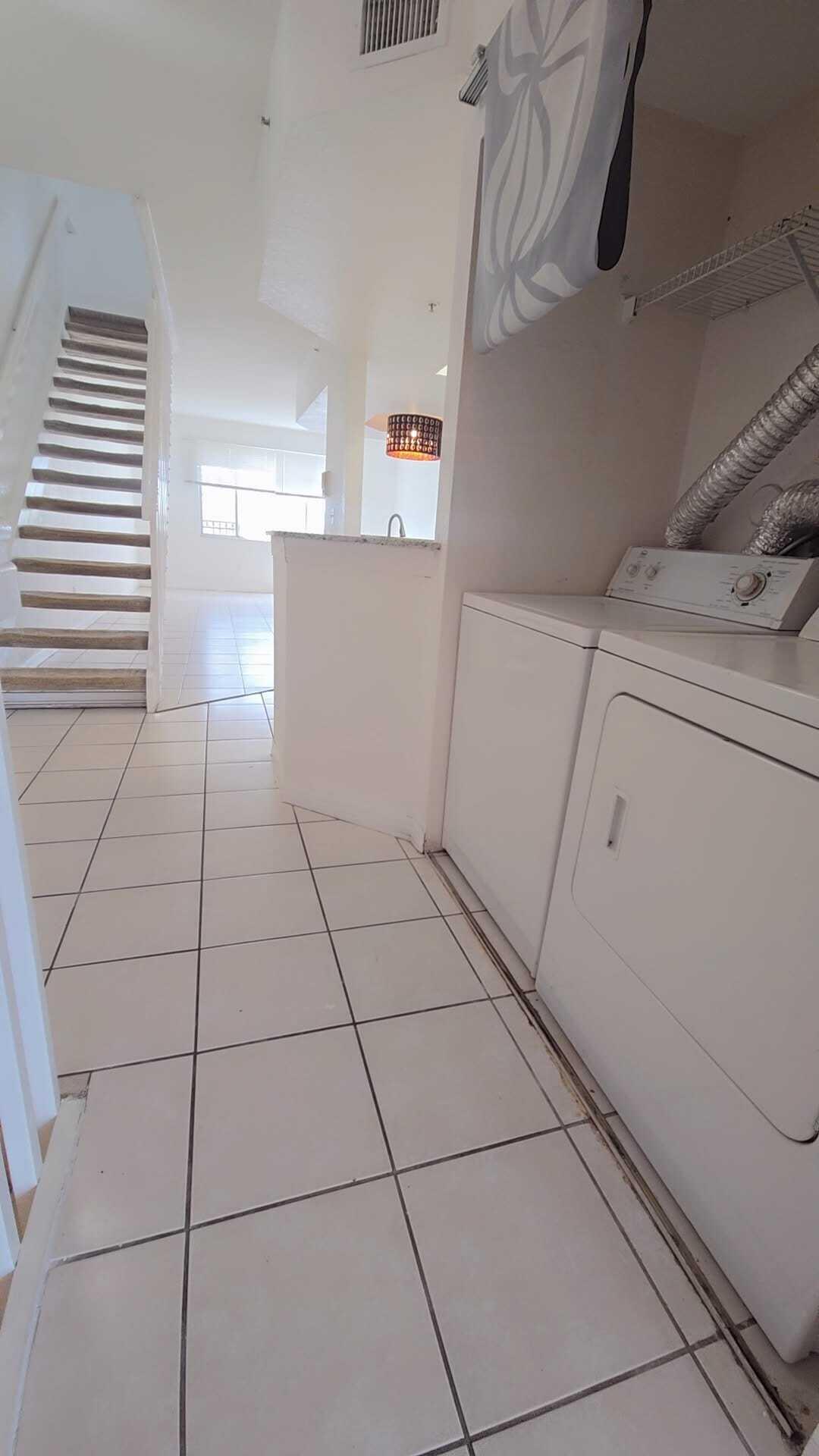 VILLAS DE TUSCANY CONDO - Residential Lease