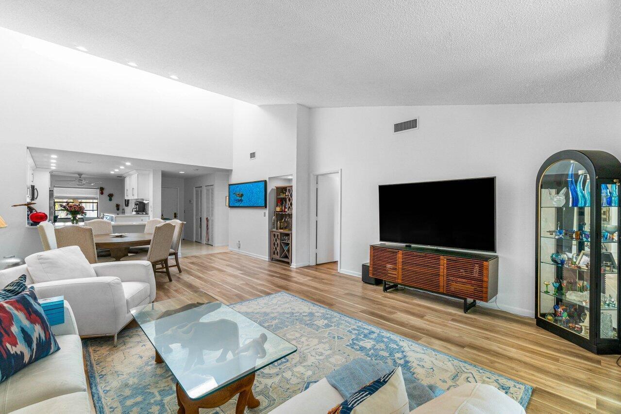 EASTGATE AT HUNTERS RUN CONDO - Residential