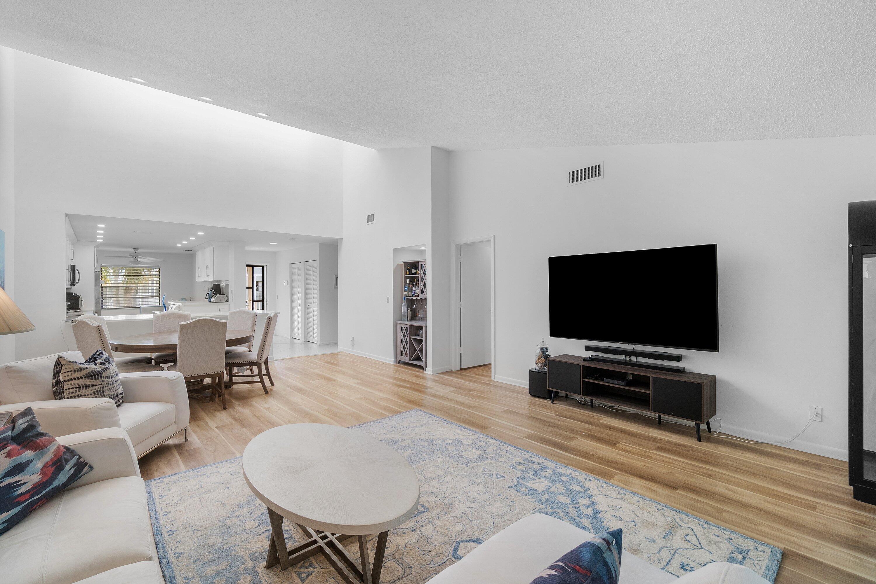 EASTGATE AT HUNTERS RUN CONDO - Residential